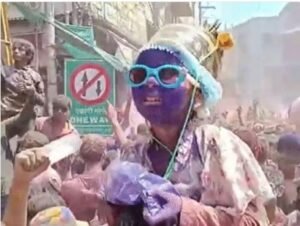 गेर में बच्चों की मस्ती