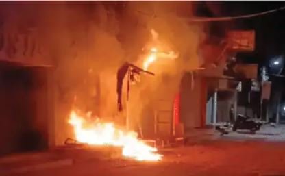 नौकरी से निकाला तो जला दी दुकान