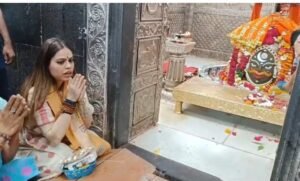 महाकाल की शरण में नाजिया