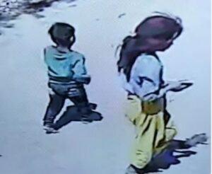 सीसीटीवी में दिखा था बच्चा