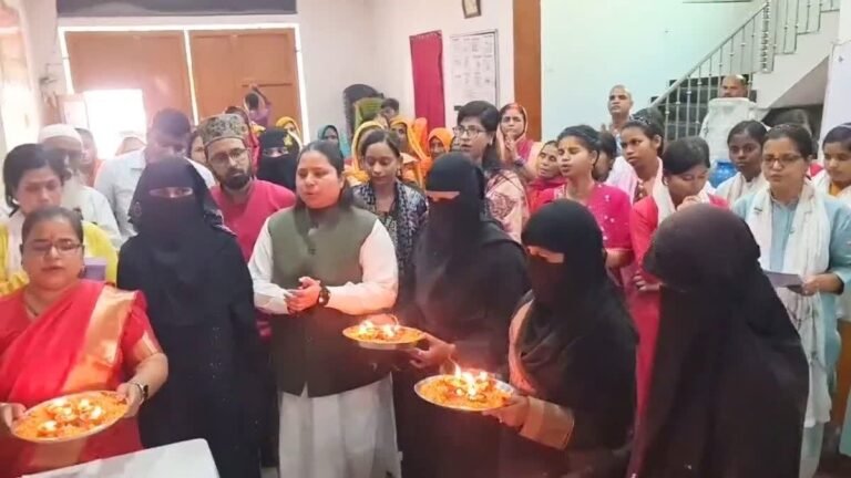  Ramnavami Muslim Women Aarti Varanasi Waqf Bill Support 2025
