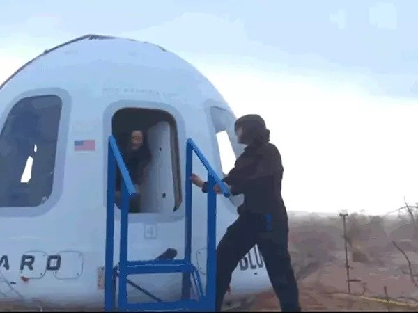 first time 6 women in space katy perry lauren sanchez