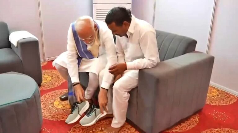 ramapal kashyap 14 years barefoot pm modi meeting