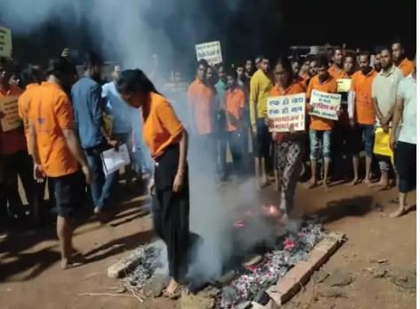 अंगारों पर चले बीएड शिक्षक