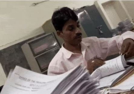 चपरासी की गई नौकरी