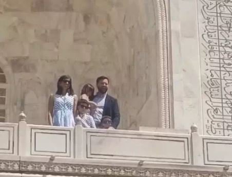 वेंस ने परिवार के साथ ताजमहल घूमा