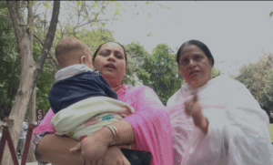 मोहसिन की पत्नी सुहैला सैफ और मां