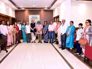 वित्त आयोग के सदस्यों से की मुलाकात