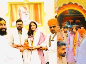 हनुमान गढ़ी मंदिर में विराट-अनुष्का की पूजा अर्चना