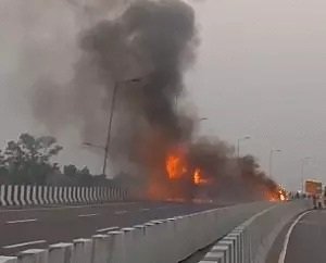 fire breaks out in ac bus running in lucknow 5 burnt alive