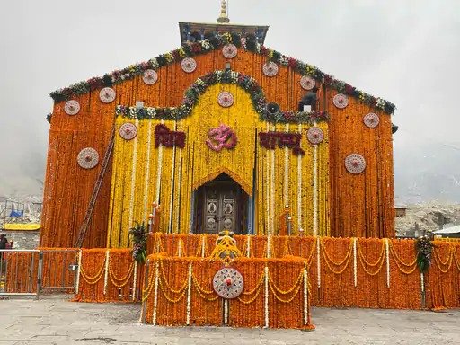 kedarnath dham kapat open flower decoration devotees