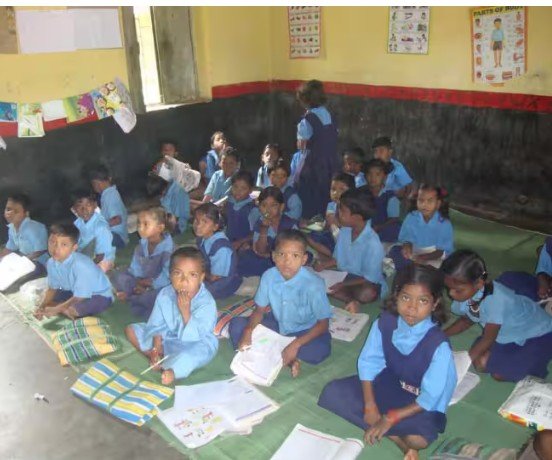 सरकारी स्कूलों को मर्ज करने का आदेश