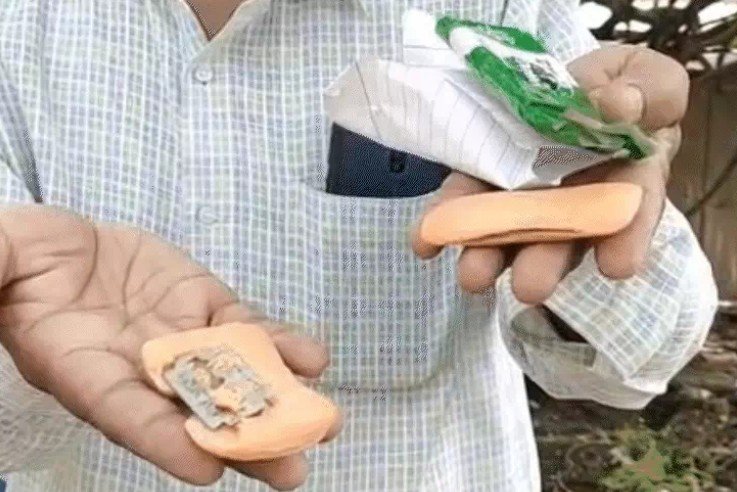 साबुन के अंदर ब्लेड निकला