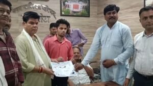 18 लाख रुपये का वितरण