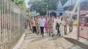 जिलाधिकारी ने किया मंदिर का निरीक्षण
