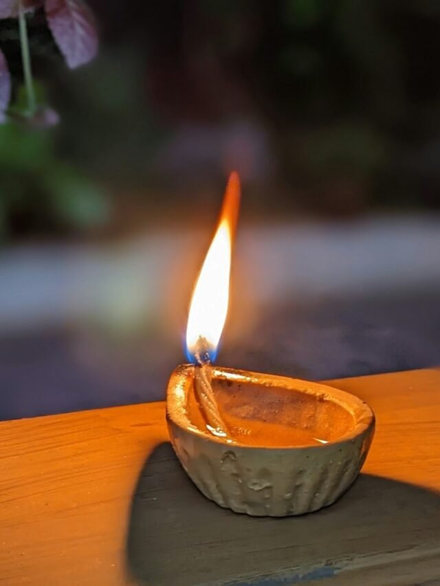 शाम को चौखट पर दीपक जलाने की परंपरा