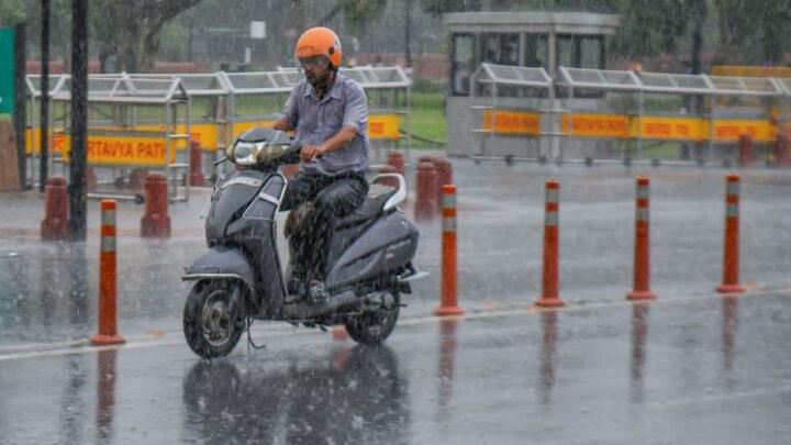 monsoon 2025 floods cloudburst deaths himachal gujarat rain alert india