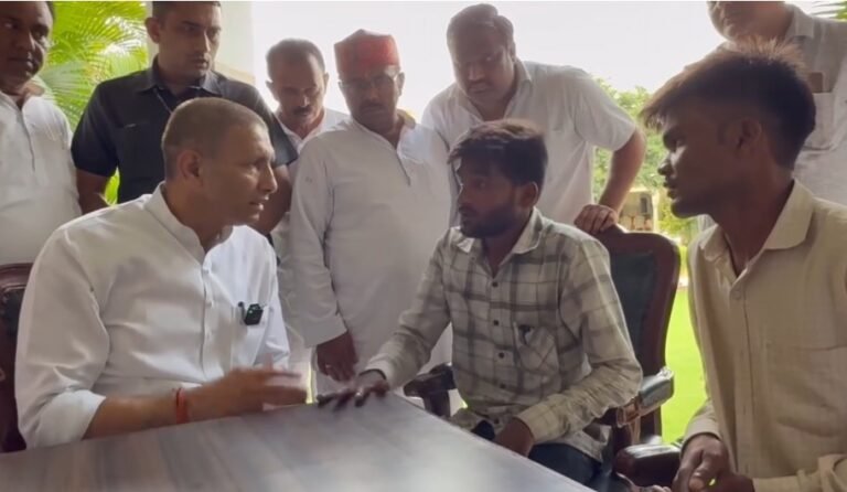 पीड़ित के साथ जीतू की मुलाकात