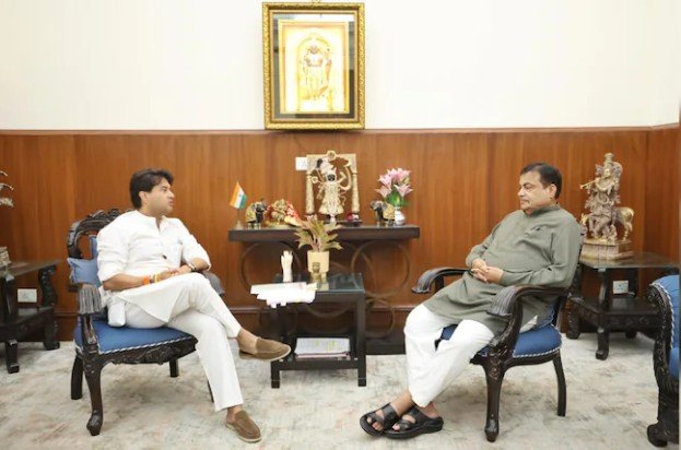 सिंधिया और गडकरी की मुलाकात