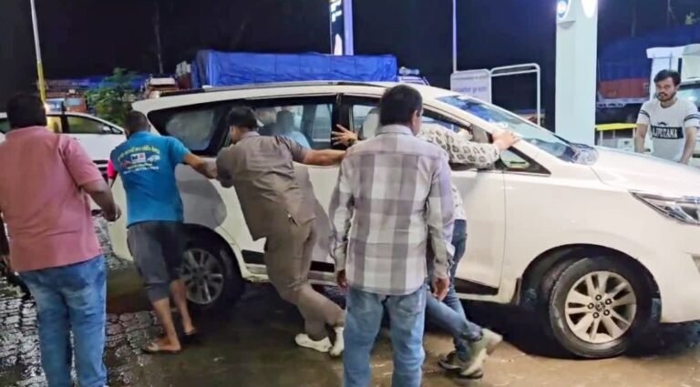 सीएम के काफिले की गाड़िया बंद