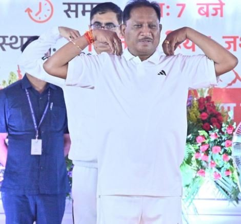 सीएम साय ने किया योग