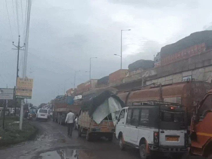 हाइवे पर जाम