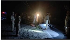 महिला से कुंडल लूटे