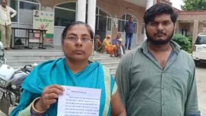 महिला ने दावा दबंगों ने बनाया मानसिक दबाव