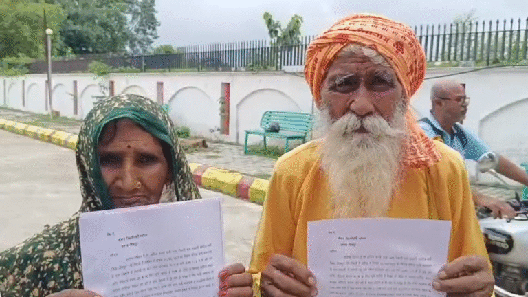 Elderly couple Chitrakoot home