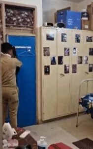 पुलिस सार्थक खन्ना के कमरे में गई, वहां रखे सारे सामान चेक किया।