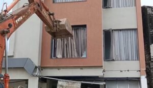 द्वारका में अवैध निर्माण पर बुलडोजर कार्रवाई