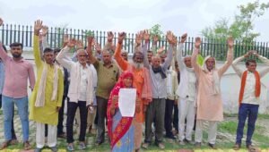 मौजा हर्रा गांव में चकबंदी प्रक्रिया को लेकर ग्रामीणों में भारी नाराजगी