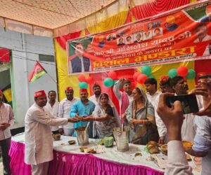 सपा नेता रामज्ञान गुप्ता ने भव्य आयोजन किया।
