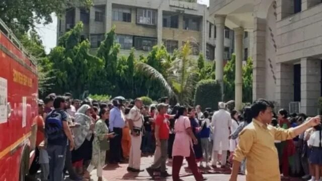 delhi school bomb threat email crpf chanakyapuri