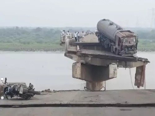 mahisagar bridge collapse gujarat 2025 