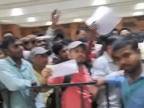 mega job fair patna barricade broken 45000 registered