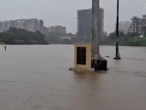  mumbai red alert heavy rain west bengal lightning deaths 2025 