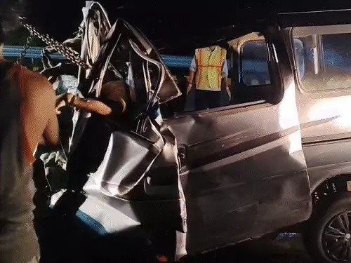 yamuna expressway mathura eco car crash 6 killed