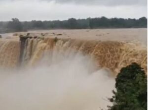 चित्रकोट वाटरफॉल शबाब पर