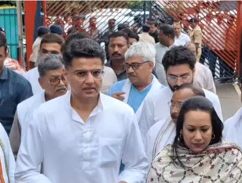 चैतन्य से मिले सचिन पायलट