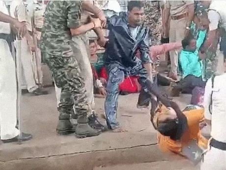 रायपुर दिव्यांग को पीटा