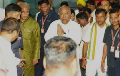 रायपुर पहुंचे खड़गे