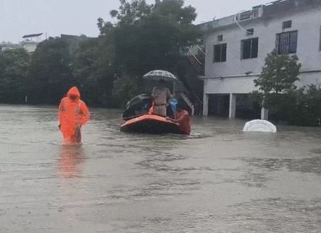 हास्टल में चली नाव