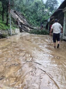 चमोली जिले में बादल फटने से भारी तबाही