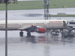 मुंबई-अहमदाबाद एयर इंडिया फ्लाइट में तकनीकी खराबी