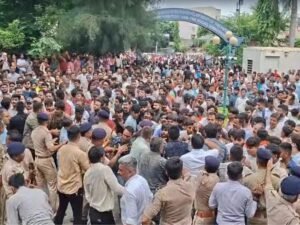 अहमदाबाद में कई जगह हुए प्रदर्शन