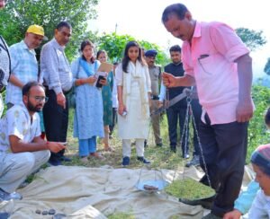 पौड़ी में जिलाधिकारी ने किया क्रॉप कटिंग प्रयोग का निरीक्षण