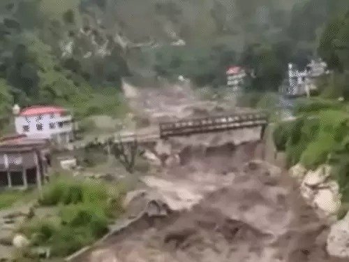 cloudburst himachal monsoon floods 2025
