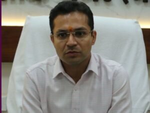 Scindia praises Collector: