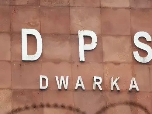 delhi schools bomb threats dps modern convent shriram school 